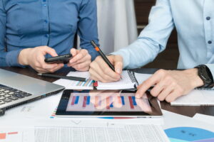 a man and a girl sit at a desk in the office and do business analysis office work teamwork calculate t20 knpE3r 1